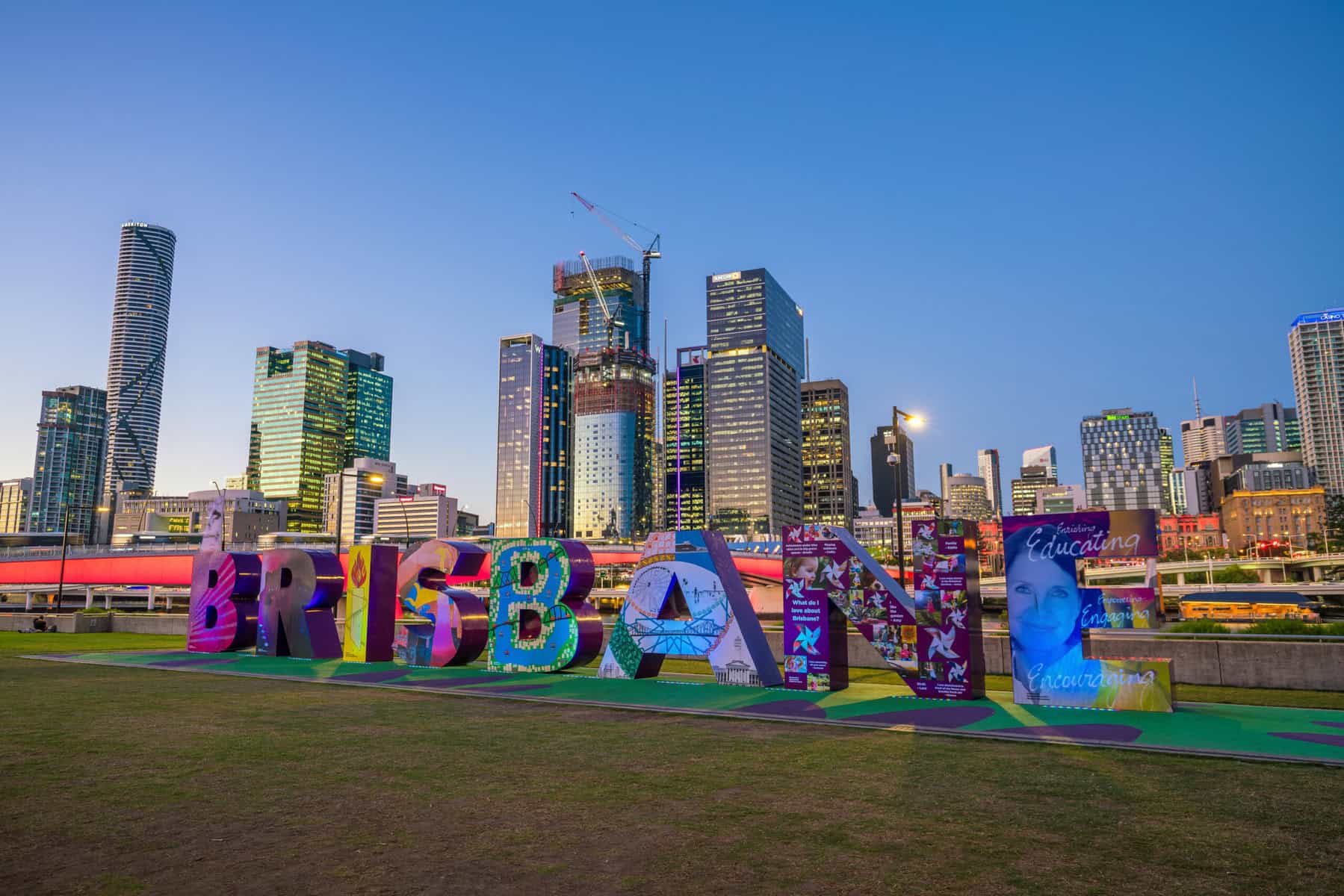 Pineapple Tours can help you plan your Brisbane trip