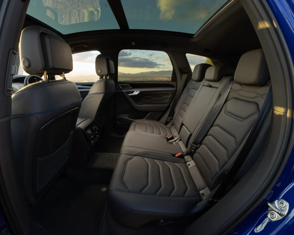 2024-volkswagen-touareg-r-review-40