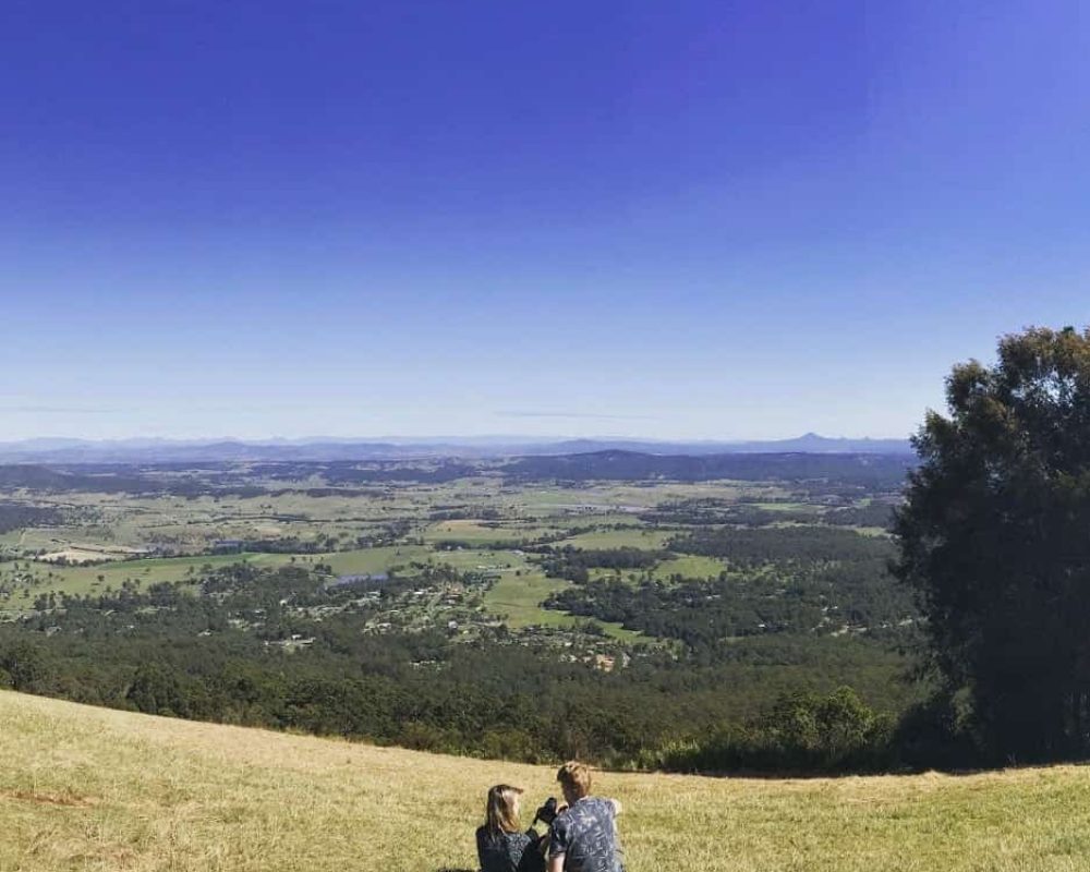 couple at the top of mount tamborine